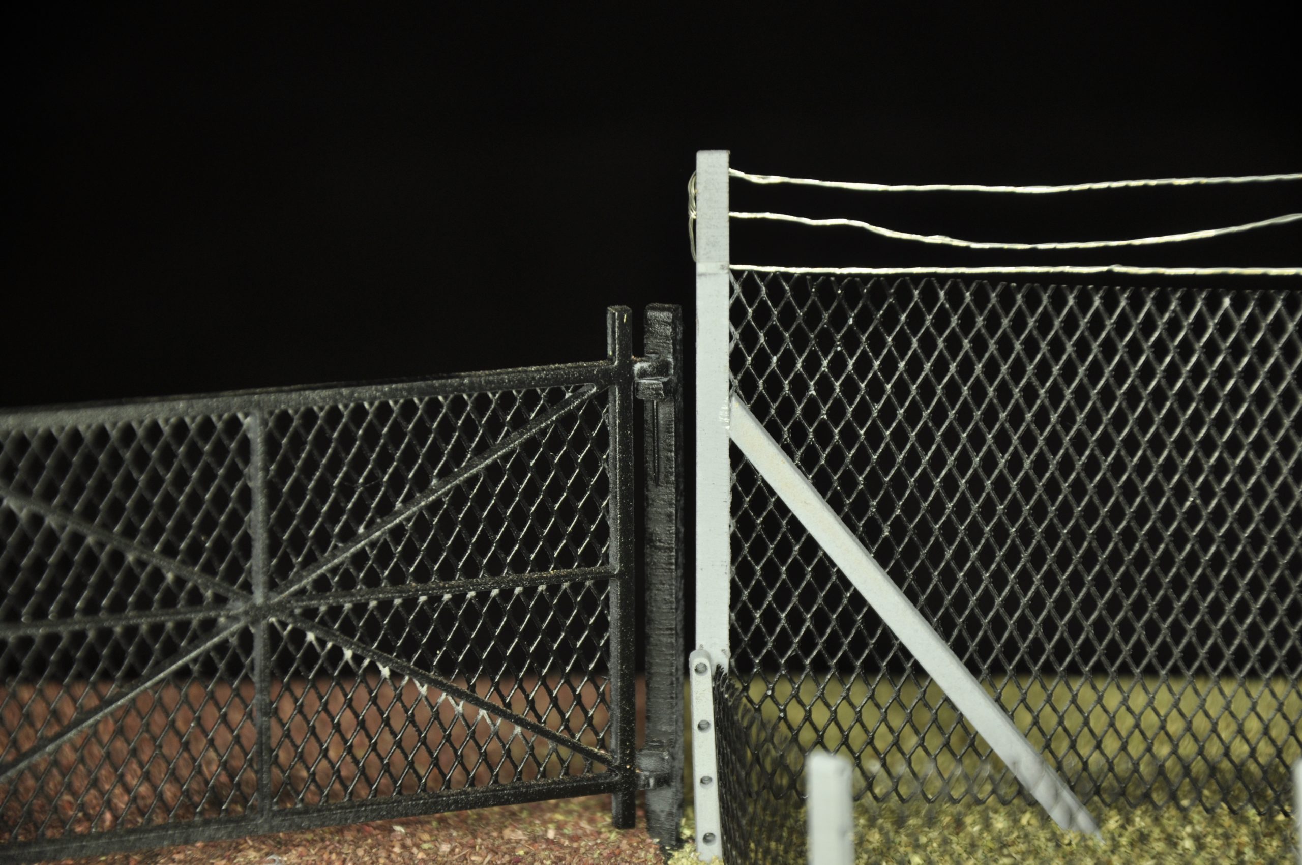 KS330103: O Scale Double Gates - Image 6