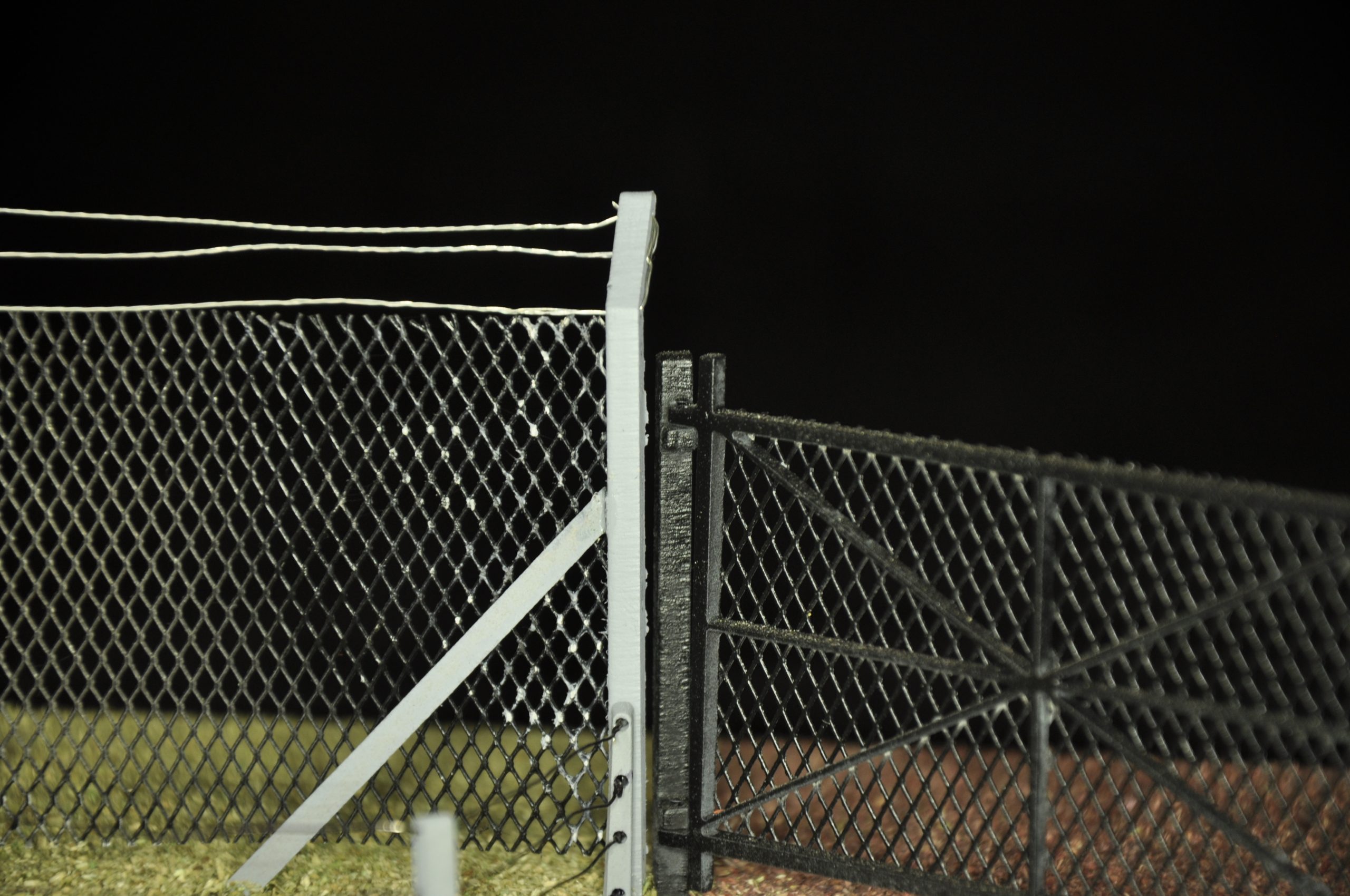 KS330103: O Scale Double Gates - Image 7